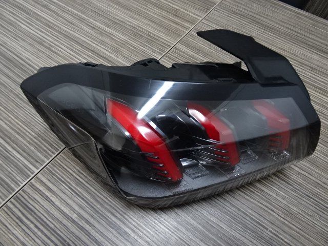 Achterlicht Peugeot 208 anio 2024 1.2 VTI 82 links 9823216680 tail light single usado en Menorca foto 2