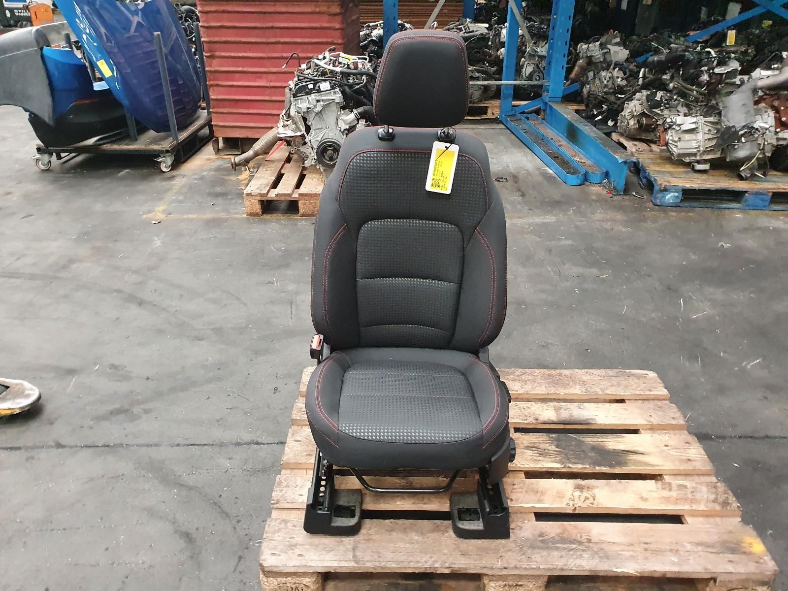 Kuga 2021 linker stoel van nuevoe auto seat single usado en Menorca foto 2