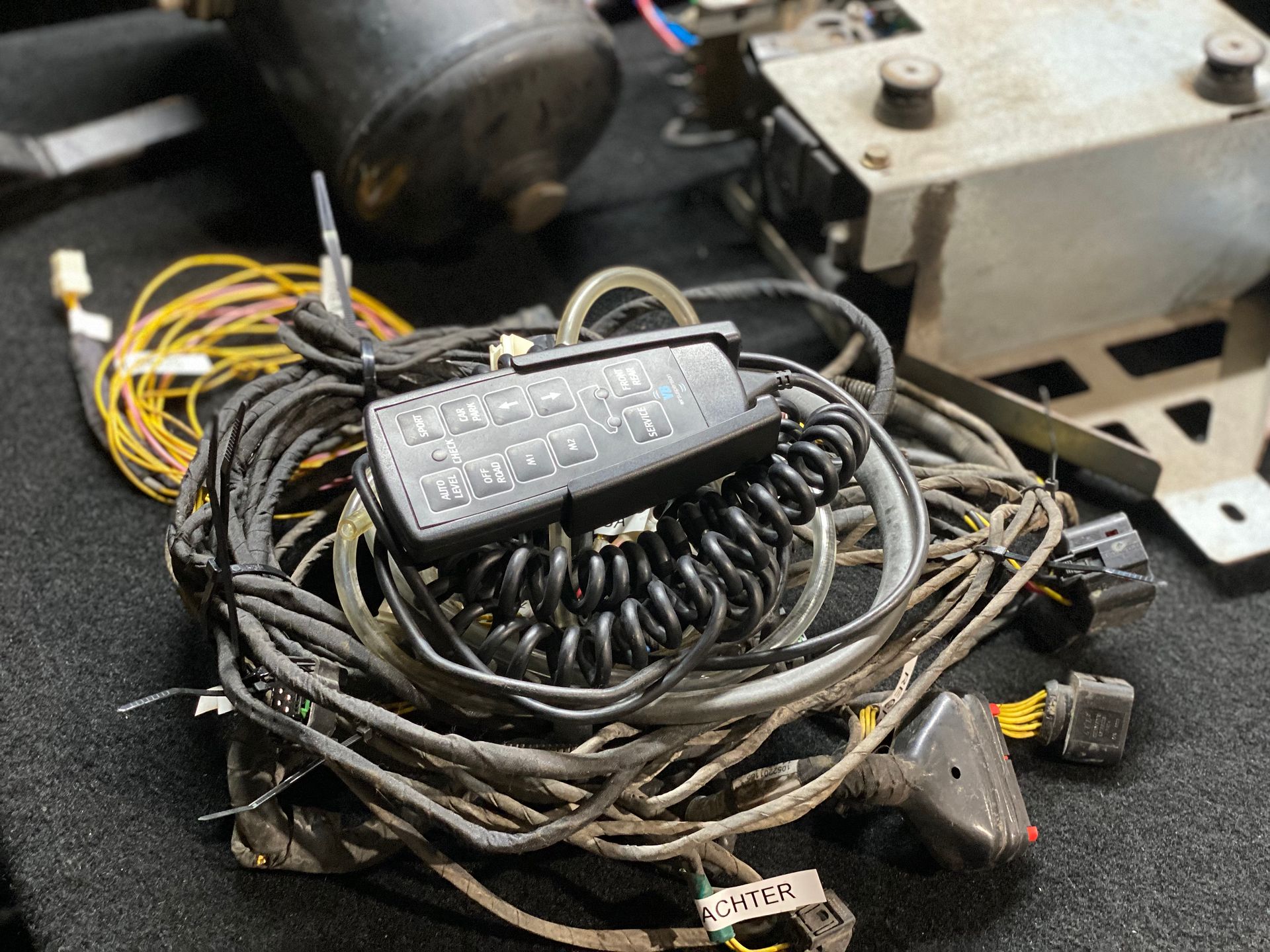 VB-Airsuspension Luchtvering Set G-Clase W463 compressor air pump suspension usado en Menorca foto 2