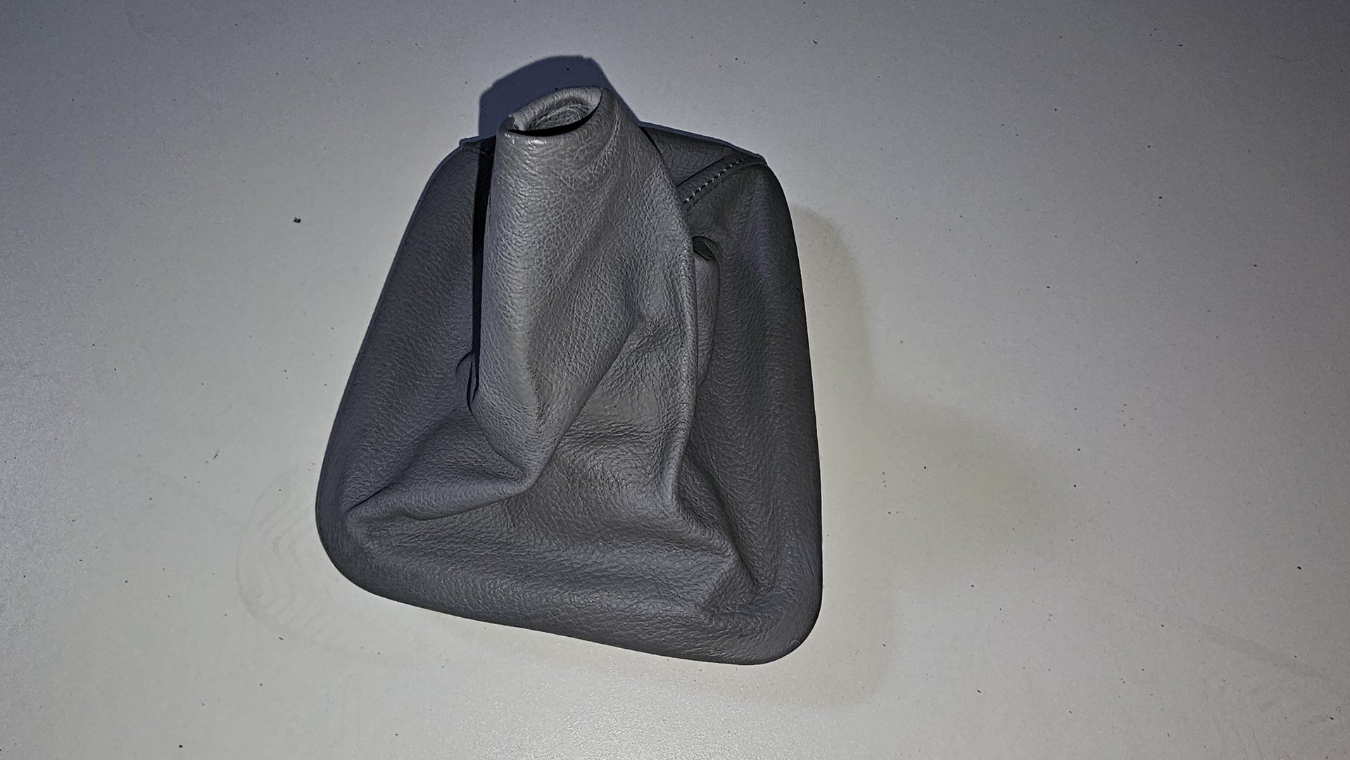 Versnellingspookhoes leer pookhoes grijs schakelbak BMW 3 serie E46 25111434031 gear lever cover usado en Menorca foto 2