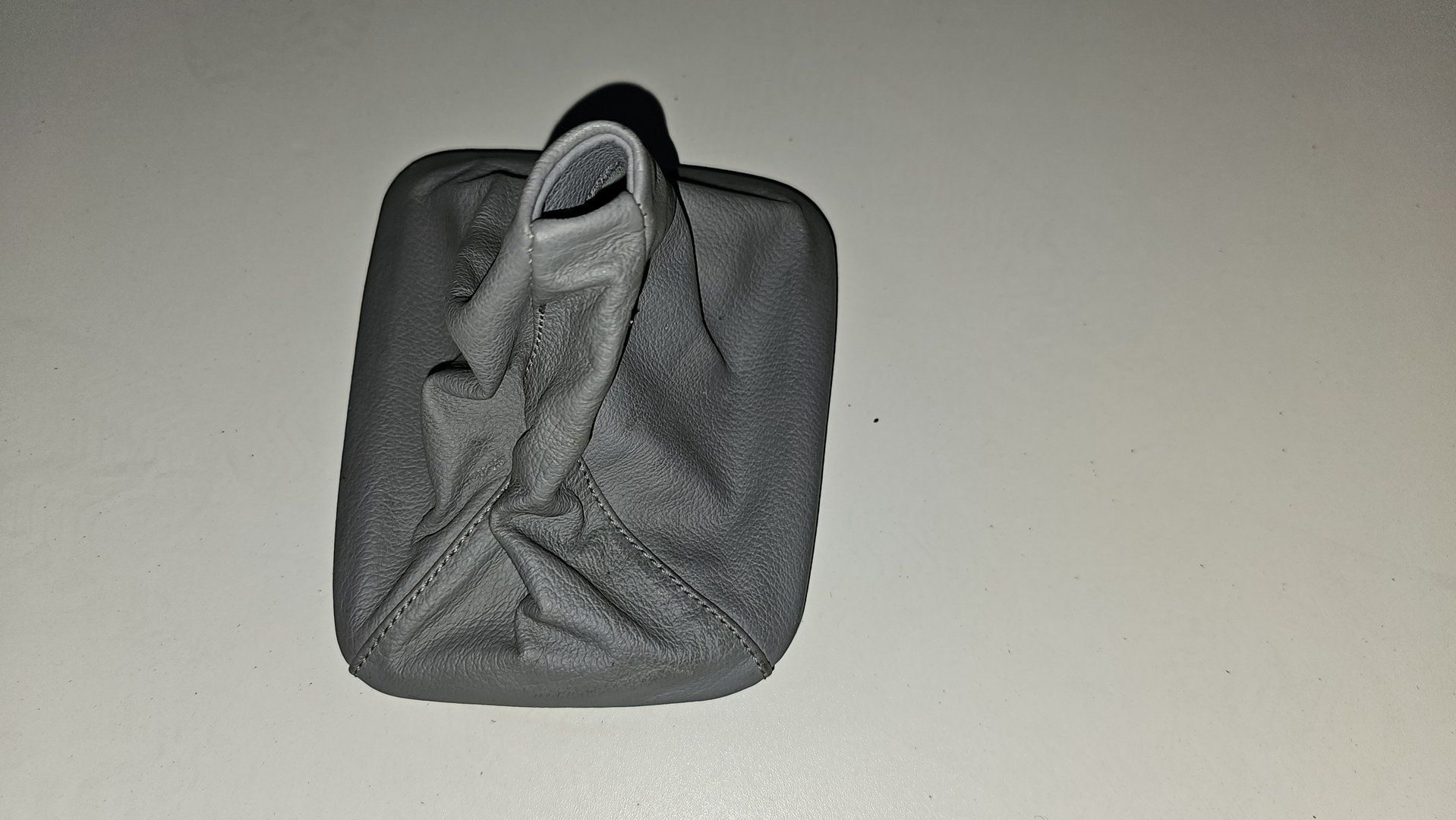 Versnellingspookhoes leer pookhoes grijs schakelbak BMW 3 serie E46 25111434031 gear lever cover usado en Menorca foto 3