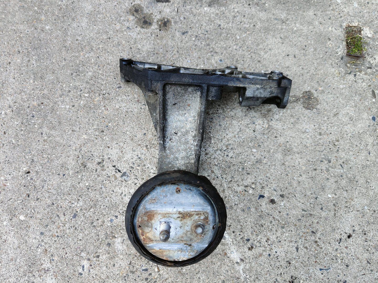 Motorsteun bracket links BMW 3 serie E46 M47 diesel 22116753225 6753225 engine mount engine rubber usado en Menorca foto 2