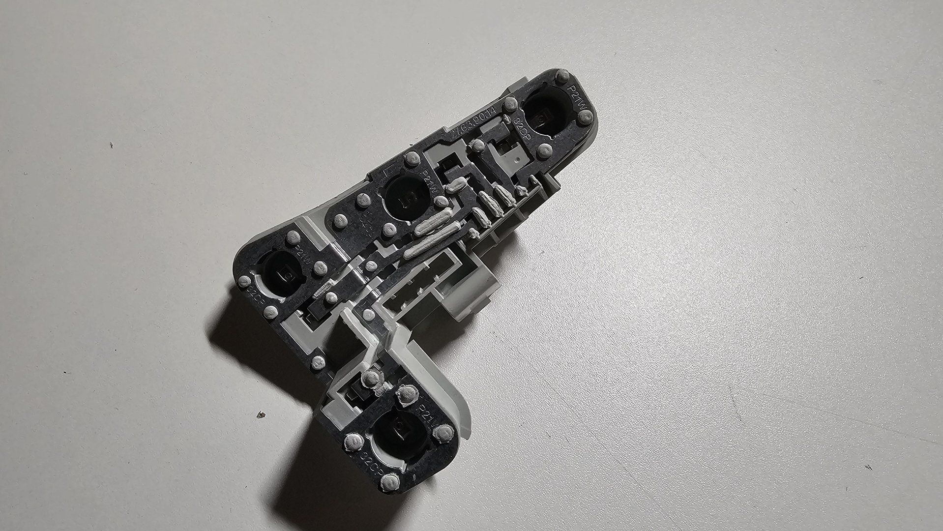 Lamp fitting achterlicht links op zijpaneel BMW 3 serie E90 63216937473 6937473 fitting usado en Menorca foto 2