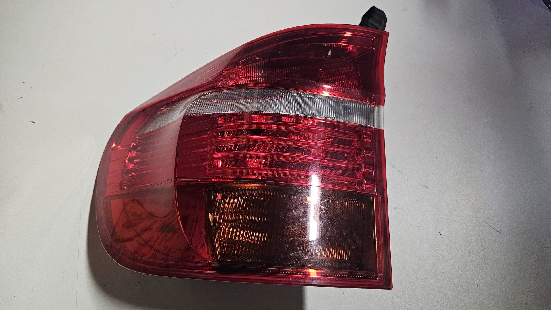 Achterlicht LED rood op zijpaneel links lichte kras BMW X5 E70 63217200817 7200817 tail light single usado en Menorca foto 5