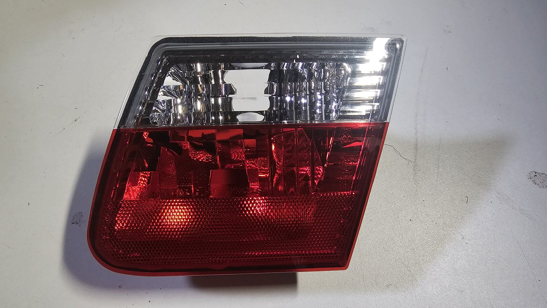 Design achterlicht helder wit rood op achterklep rechts BMW 3 serie E46 SK1620 10399SW tail light single usado en Menorca