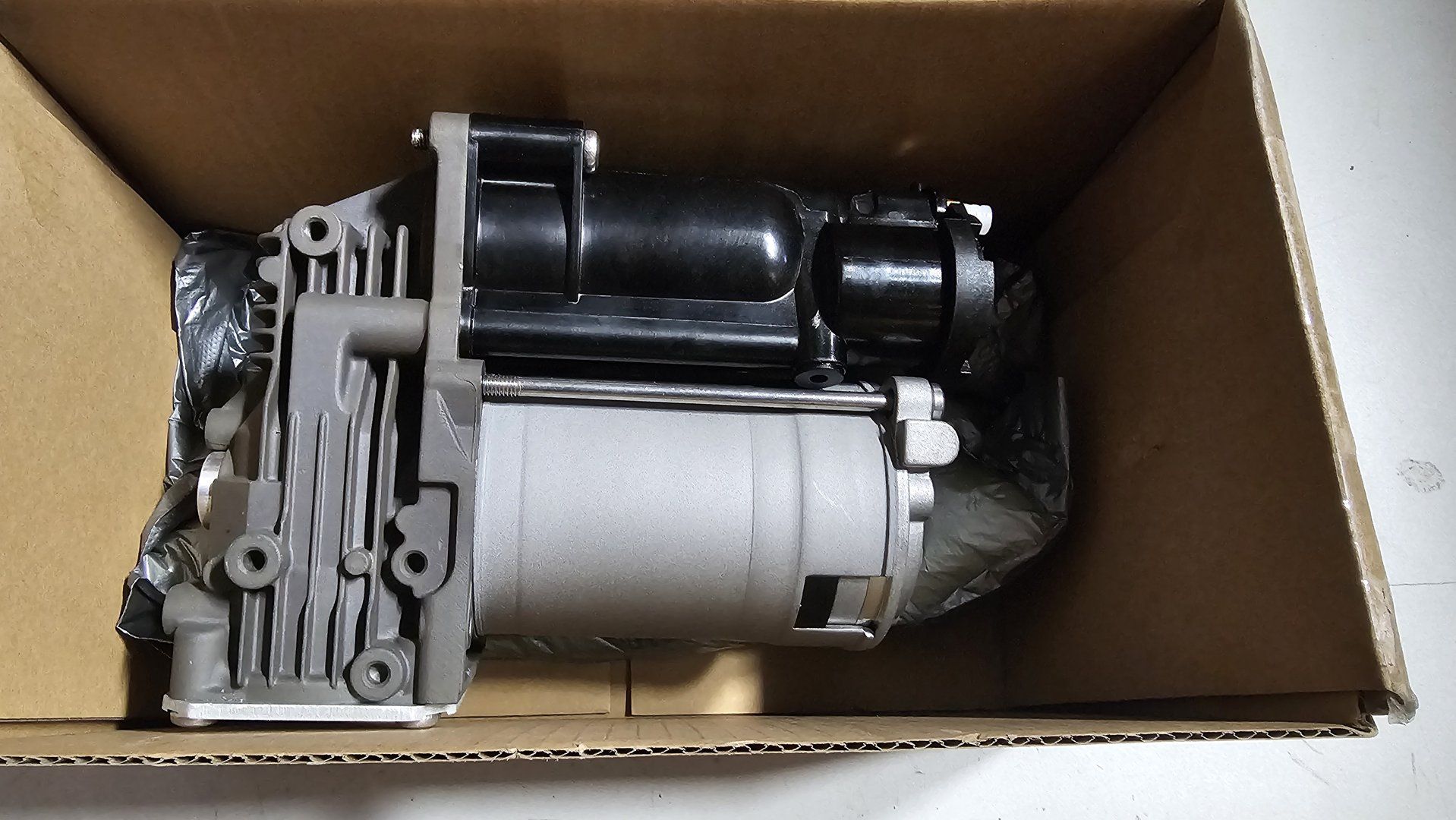 Luchtvering luchtpomp compressor losse pomp BMW X5 / X6 serie E70 E71 37206859714 6859714 compressor air pump suspension usado en Menorca