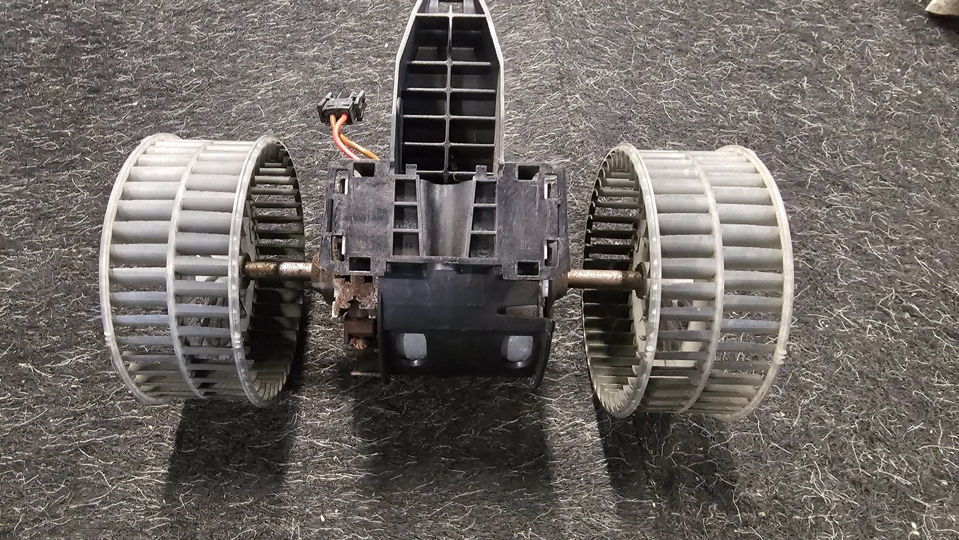 Kachelmotor met clima airco BWM 5 / 6 serie E60 E61 E63 E64 64116933910 6933910 heater engine booster usado en Menorca