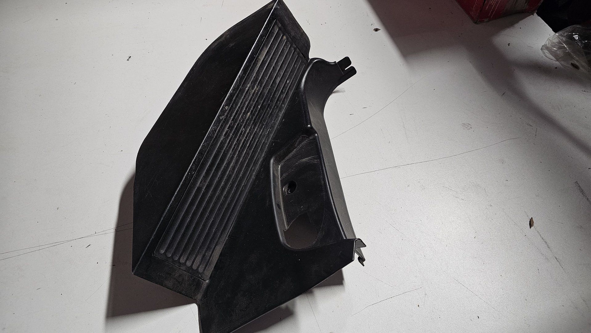 Voetensteun voetsteun BMW X5 serie E53 51438250181 8250181 51438402165 8402165 foot rest usado en Menorca