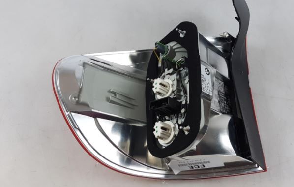 Achterlicht LED rood op zijpaneel rechts nuevo BMW X5 E70 63217200818 7200818 tail light single usado en Menorca foto 2