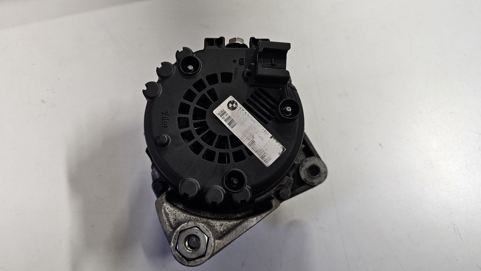 Dynamo 180A 6 rips BMW 1 / 3 X1 X3 Serie E8x E9x E84 E83 LCi diesel 12317802619 7802619 dynamo usado en Menorca foto 5