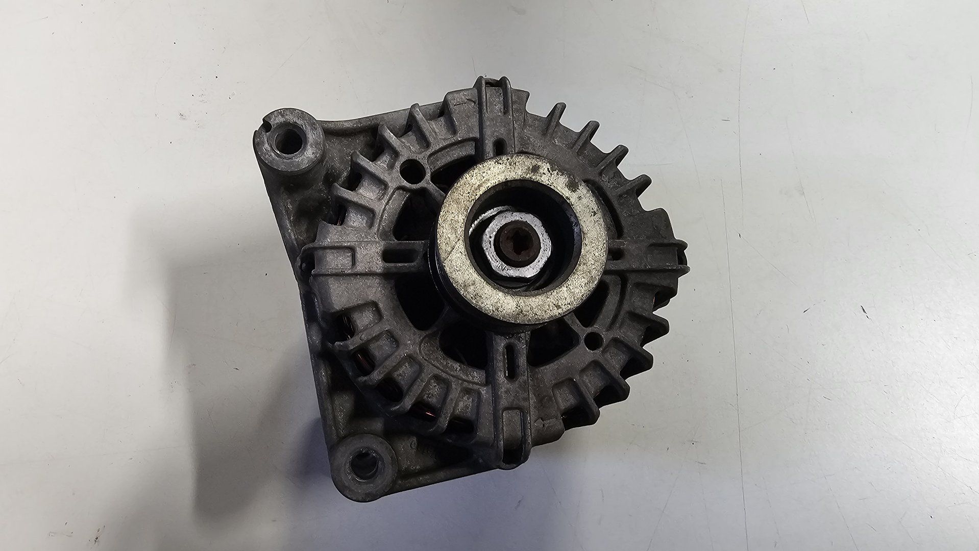 Dynamo 180A 6 rips BMW 1 / 3 X1 X3 Serie E8x E9x E84 E83 LCi diesel 12317802619 7802619 dynamo usado en Menorca foto 3