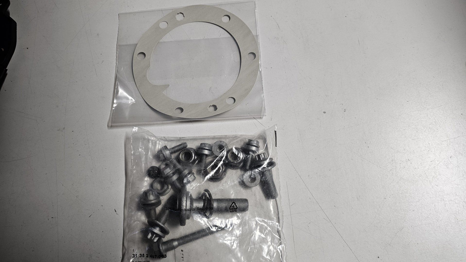 Veerpootlager bovenschotel montageset BMW 1 / 2 / 3 / 4 serie F 31352467063 2467063 strut bearing single usado en Menorca