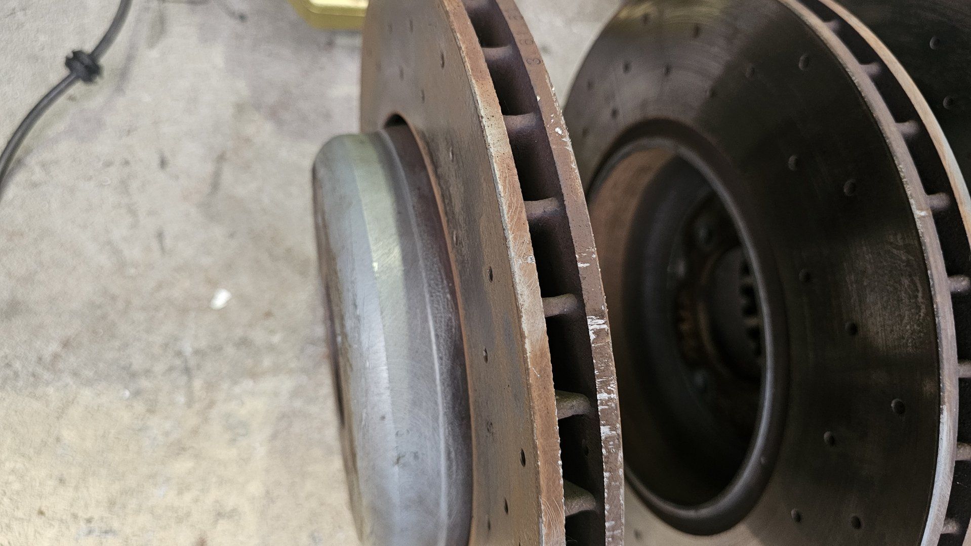Upgrade Remschijven set remklauwen rembloken set voorzijde geventileerd BMW 5 serie E60 E61 brake disc left and right usado en Menorca foto 14