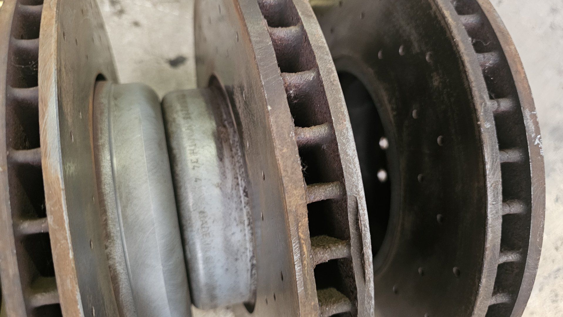 Upgrade Remschijven set remklauwen rembloken set voorzijde geventileerd BMW 5 serie E60 E61 brake disc left and right usado en Menorca foto 15