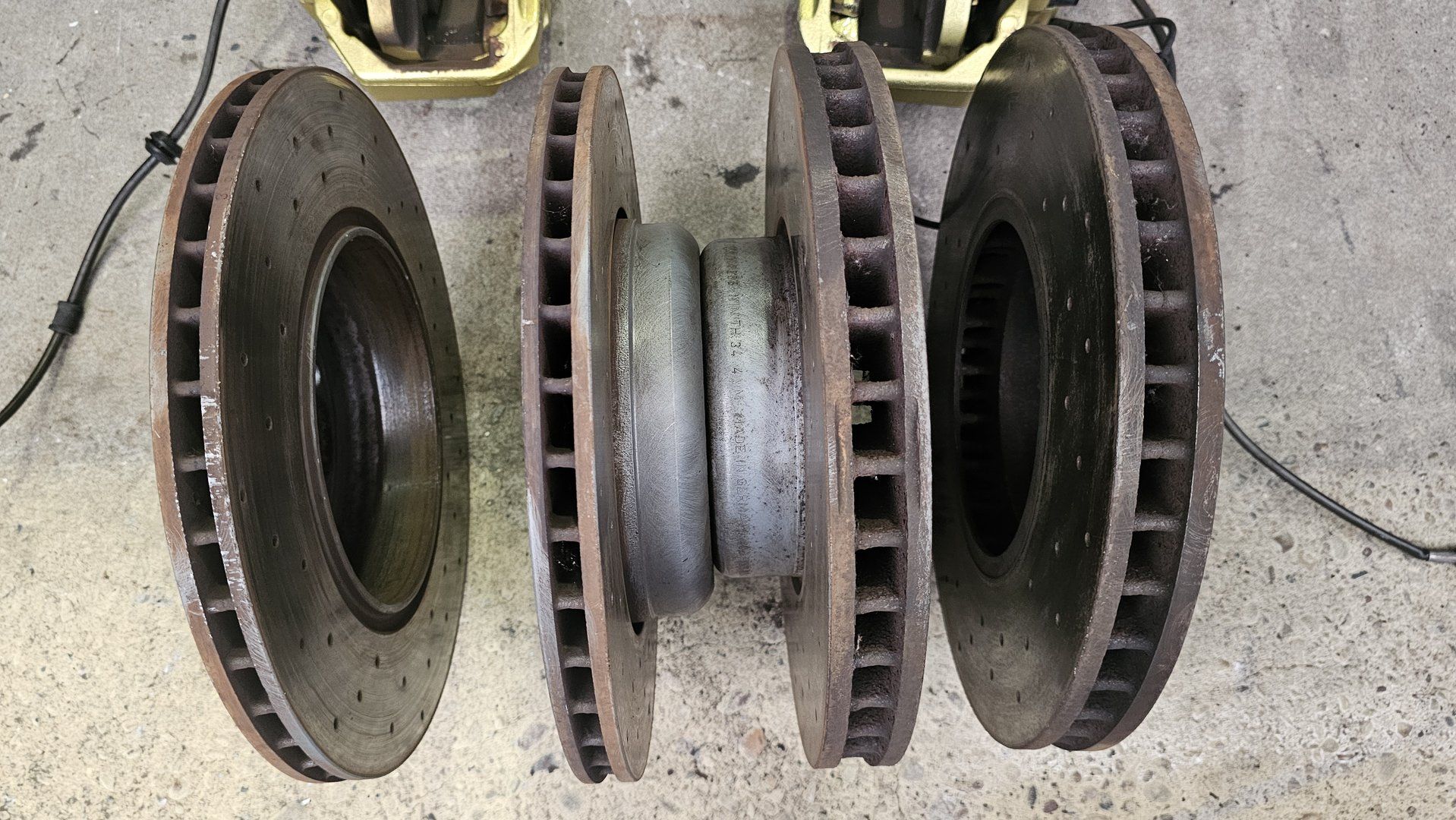 Upgrade Remschijven set remklauwen rembloken set voorzijde geventileerd BMW 5 serie E60 E61 brake disc left and right usado en Menorca foto 13