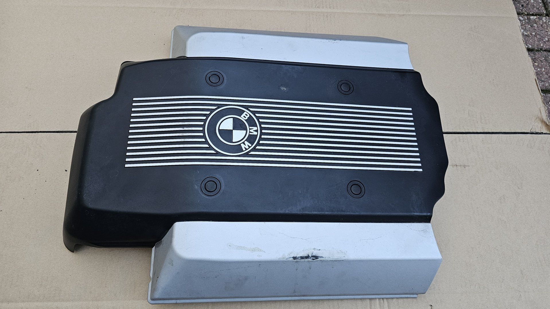 Afdek kap motor M62 BMW 7 serie E38 M62 1745612 engine cover usado en Menorca