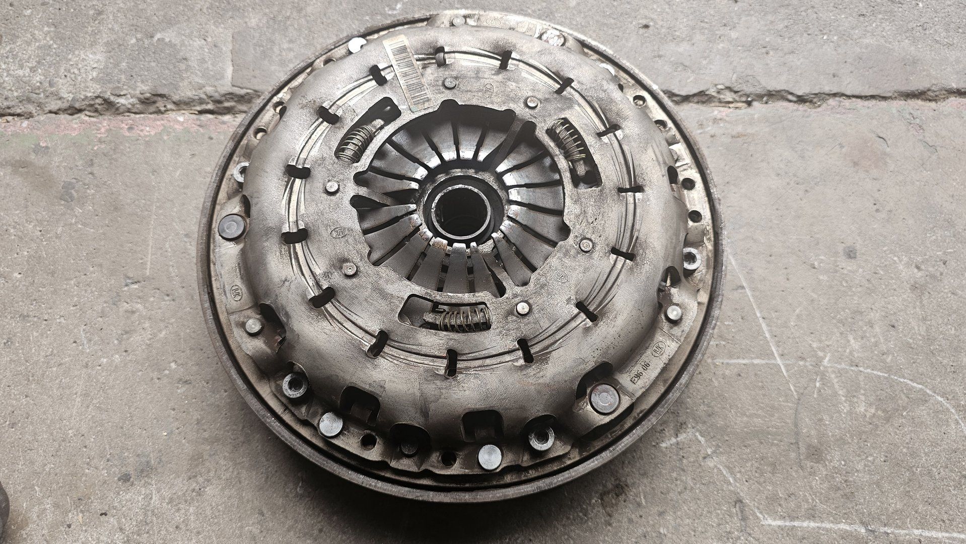 koppeling dubbel massa vliegwiel BMW 1 serie E81 E82 E87 E88 21208631807 8631807 double mass flywheel usado en Menorca
