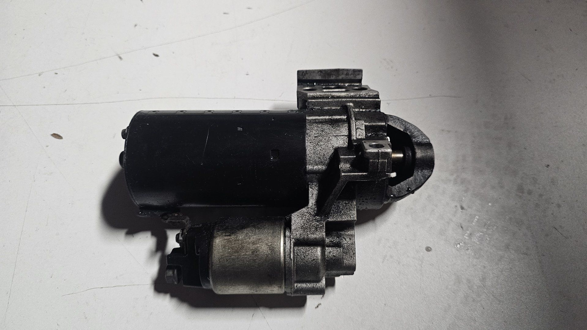 Startmotor Bosch BMW 3 / 4 / 5 X1 X3 serie E8x E9x F3x E6x 12418570238 8570238 001148010 12418506657 8506657 starter motor usado en Menorca