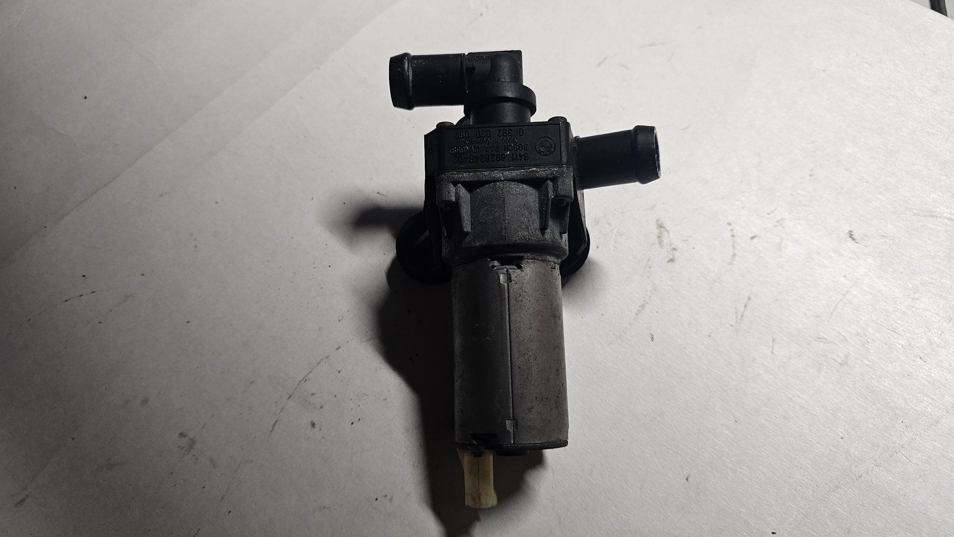 Extra waterpomp verwarming BMW 1 / 3 serie E8x E9x 64116928246 6928246 0392020097 extra water pump usado en Menorca