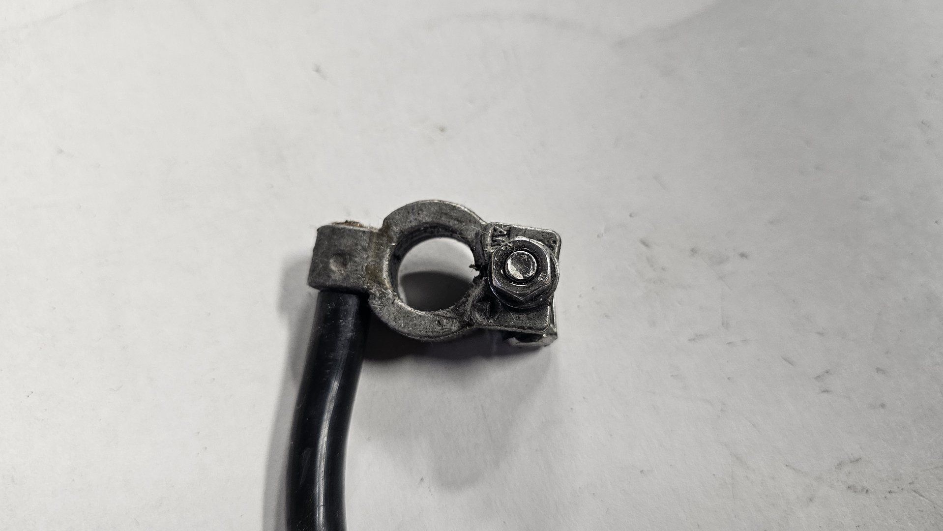 Accukabel negatief min kabel BMW X5 serie E53 61116919976 6919976 battery terminal clamp usado en Menorca foto 2