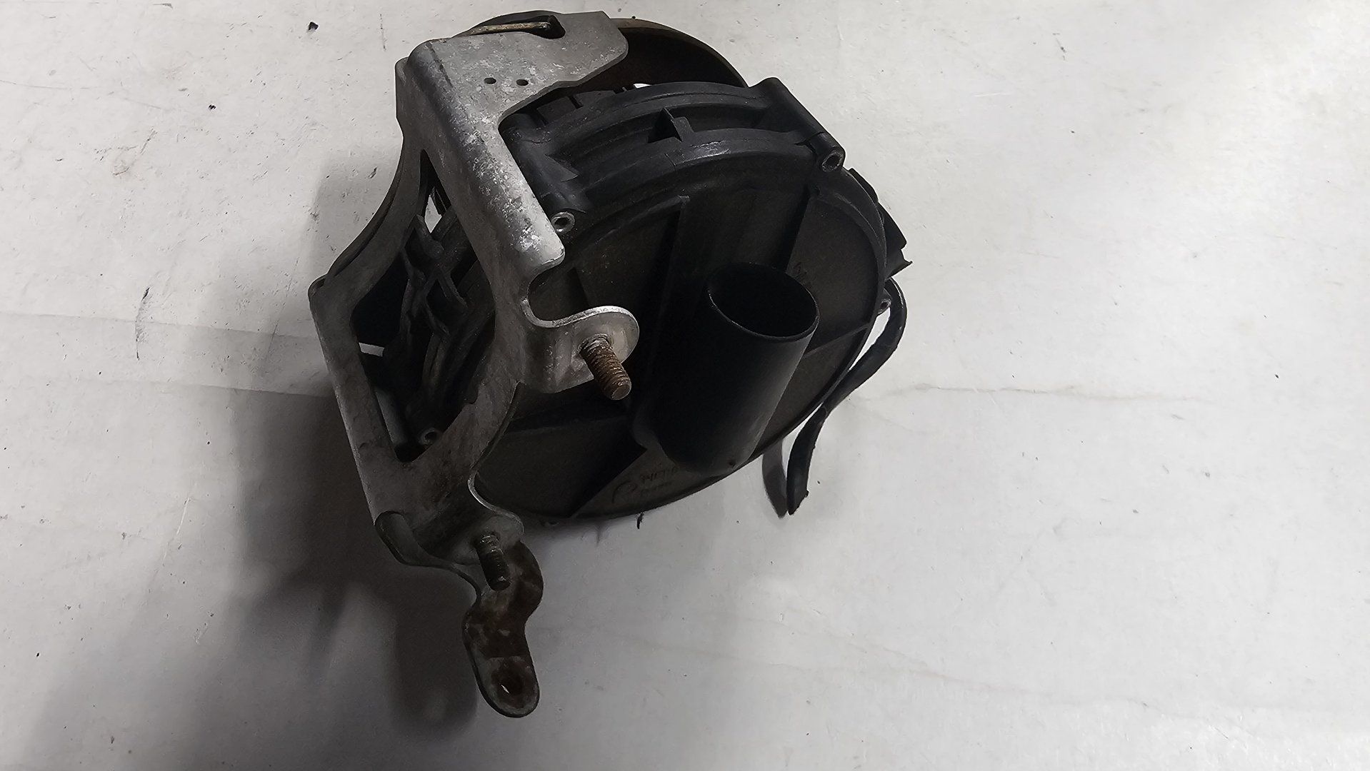 Luchtpomp escapegas emissiepomp M62 BMW 7 serie E38 11721707585 1707585 exhaust gas air pump usado en Menorca