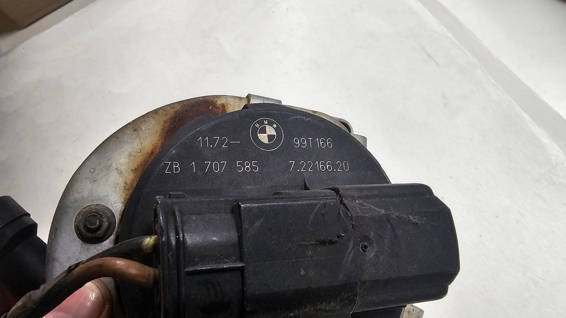 Luchtpomp escapegas emissiepomp M62 BMW 7 serie E38 11721707585 1707585 exhaust gas air pump usado en Menorca foto 4