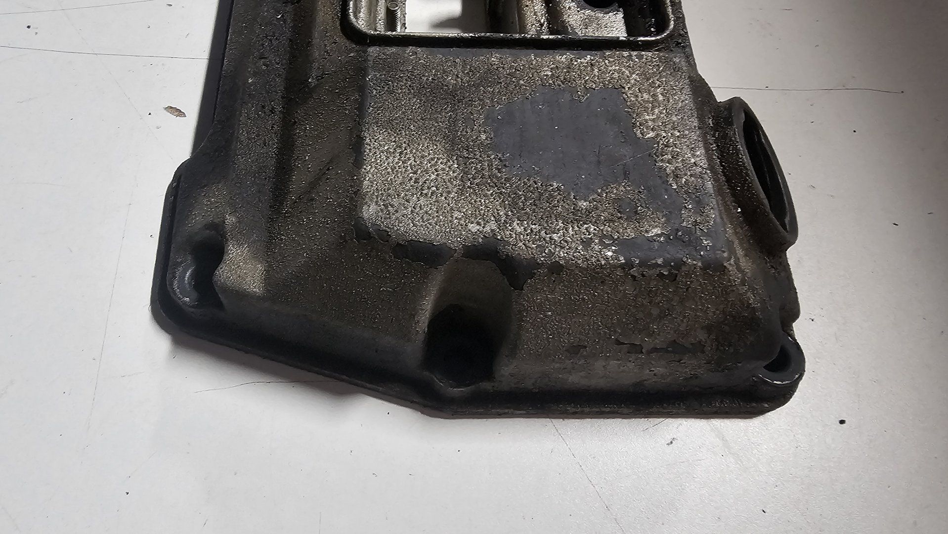 Klepdeksel links M62 BMW X5 serie E53 11121703179 1703179 valve cap usado en Menorca foto 2