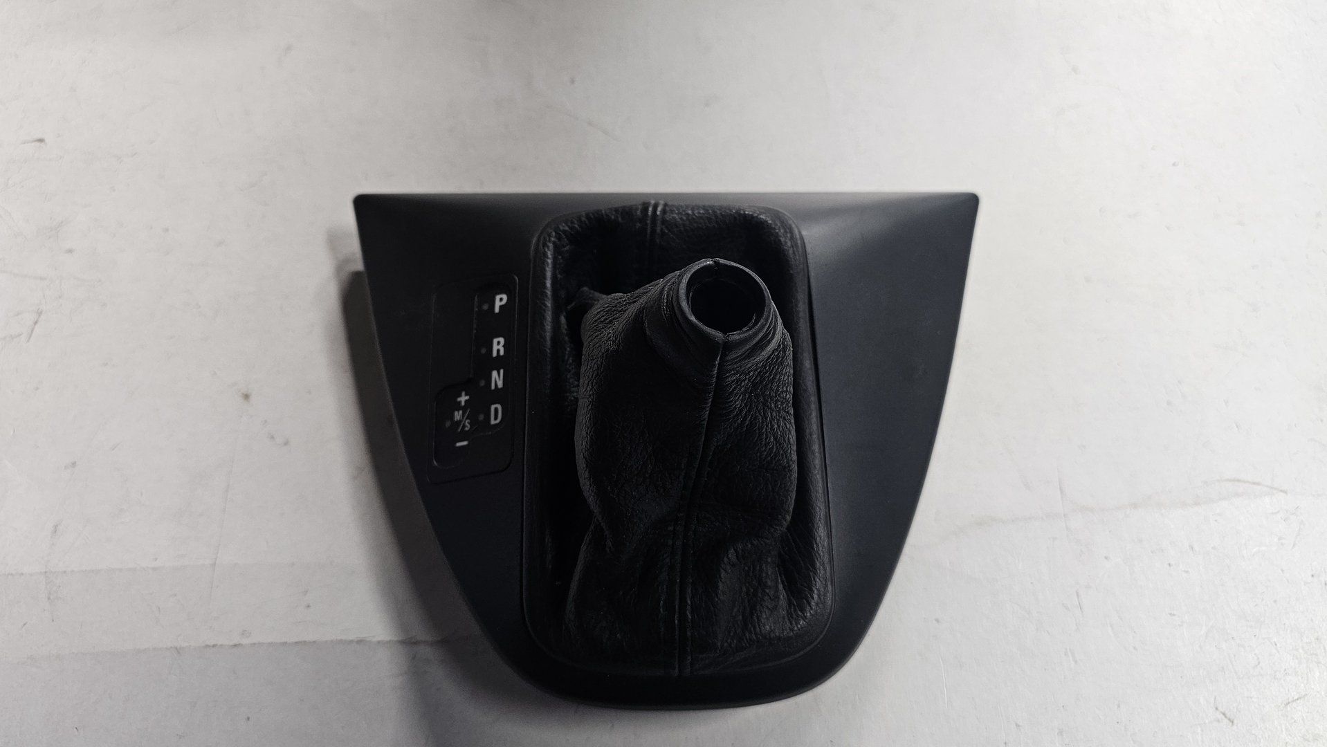 Versnellingspookhoes pookhoes zwart automaat BMW X5 serie E53 51168408029 8408029 gear lever cover usado en Menorca
