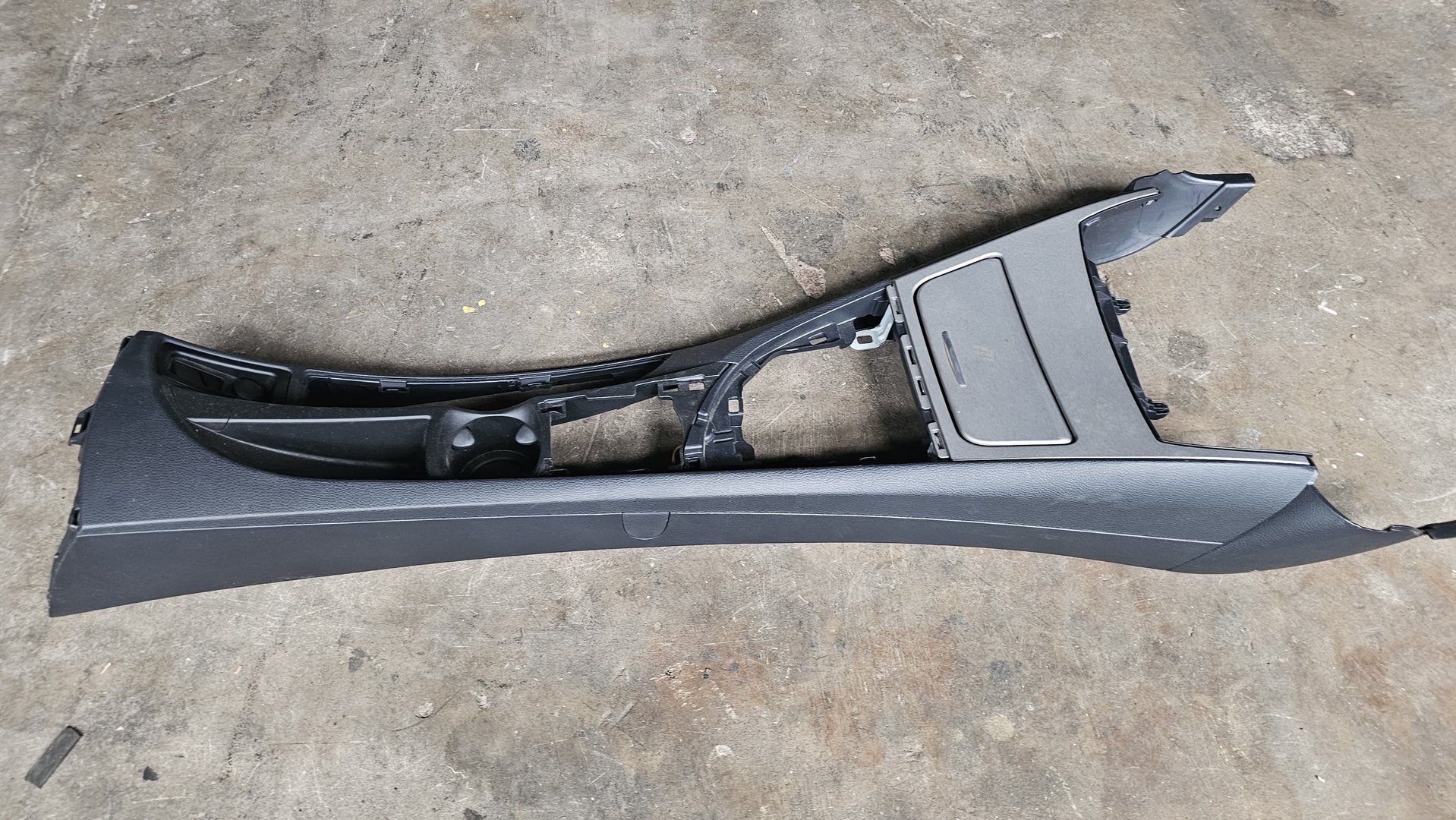 Middenconsole met bekerhouder voorzijde BMW 1 serie E82 51169110405 9110405 51169110522 9110522 centre console usado en Menorca foto 2