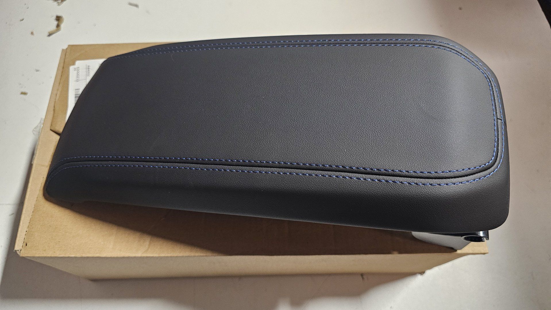 Armsteun console leer zwart BMW 1 / 2 serie F40 F70 F44 51169460090 9460090 arm rest usado en Menorca foto 3