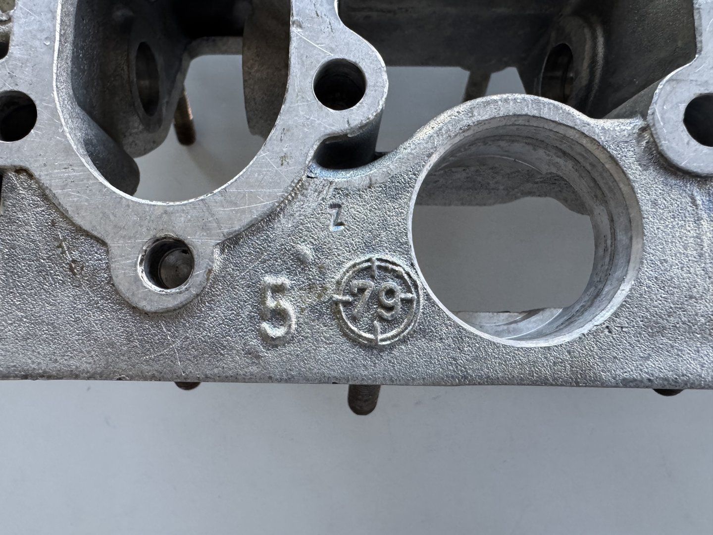 901.105.111.1R nokkenashuis camshaft casing usado en Menorca foto 3