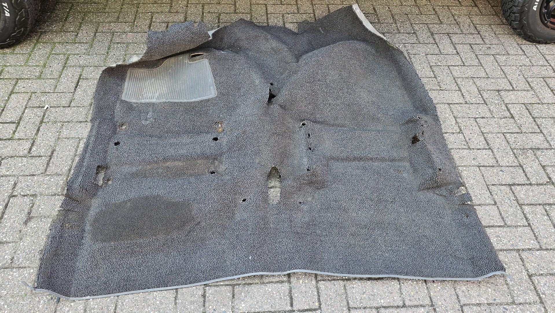 Tapijt vloerbedekking antreciet gemalleerd BMW 5 serie E12 vermoeden wij carpeting usado en Menorca