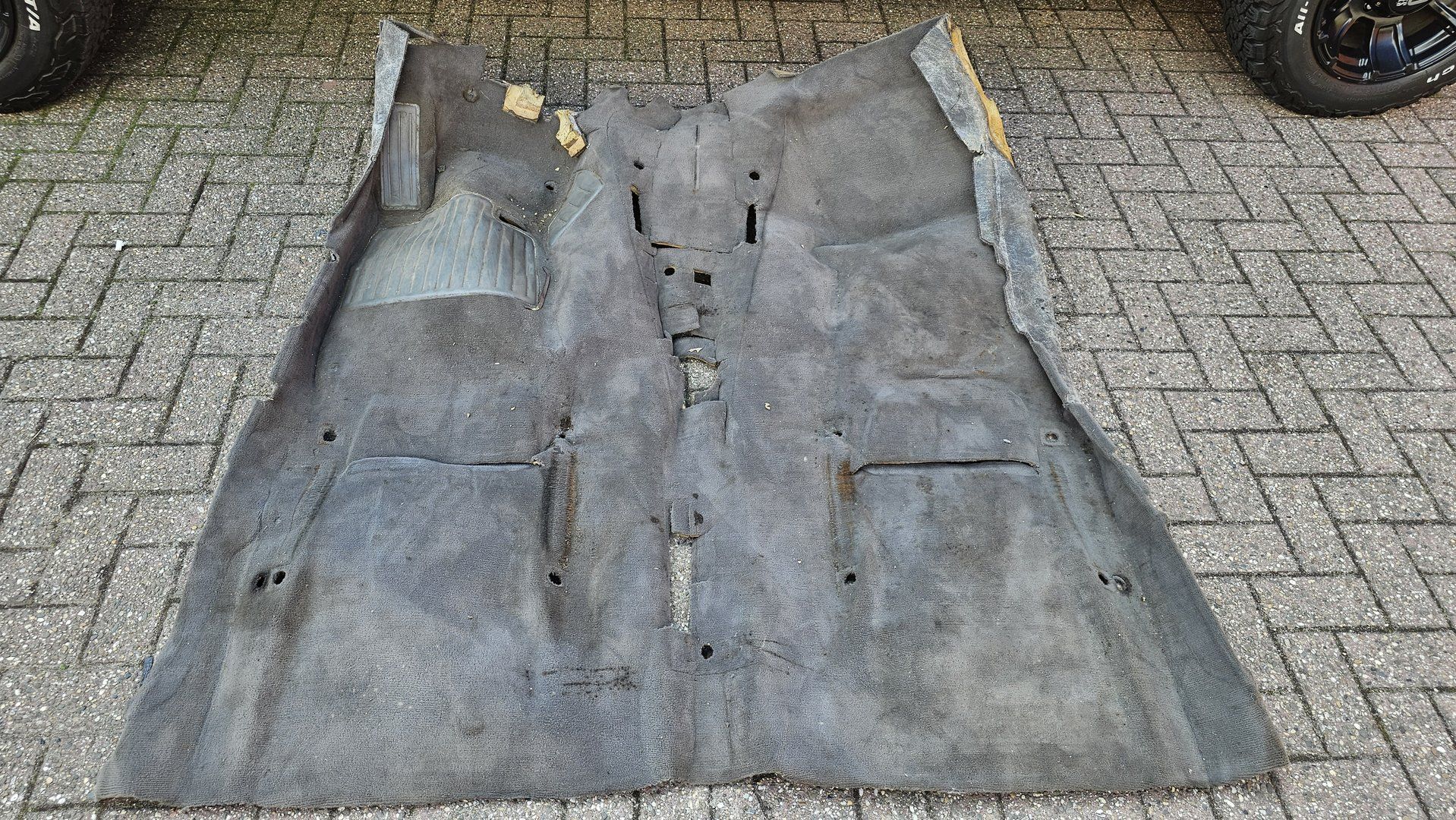 Tapijt vloerbedekking grijs antreciet BMW 3 serie E30 sedan TAPIJTE30-1 AL carpeting usado en Menorca