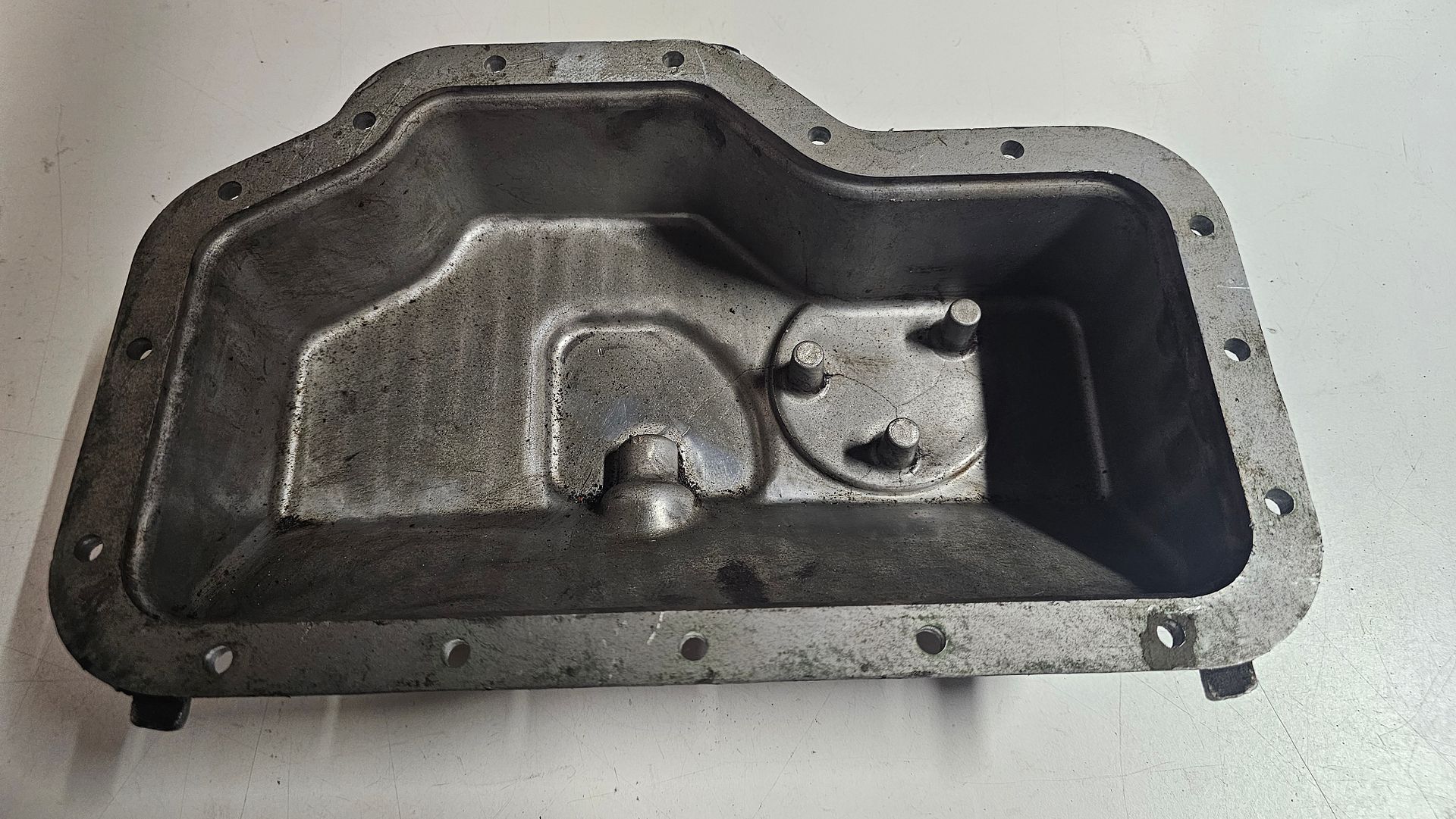Carterpan voorzijde klein M40 BMW 3 serie E30 11131715266 1715266 sump usado en Menorca foto 2