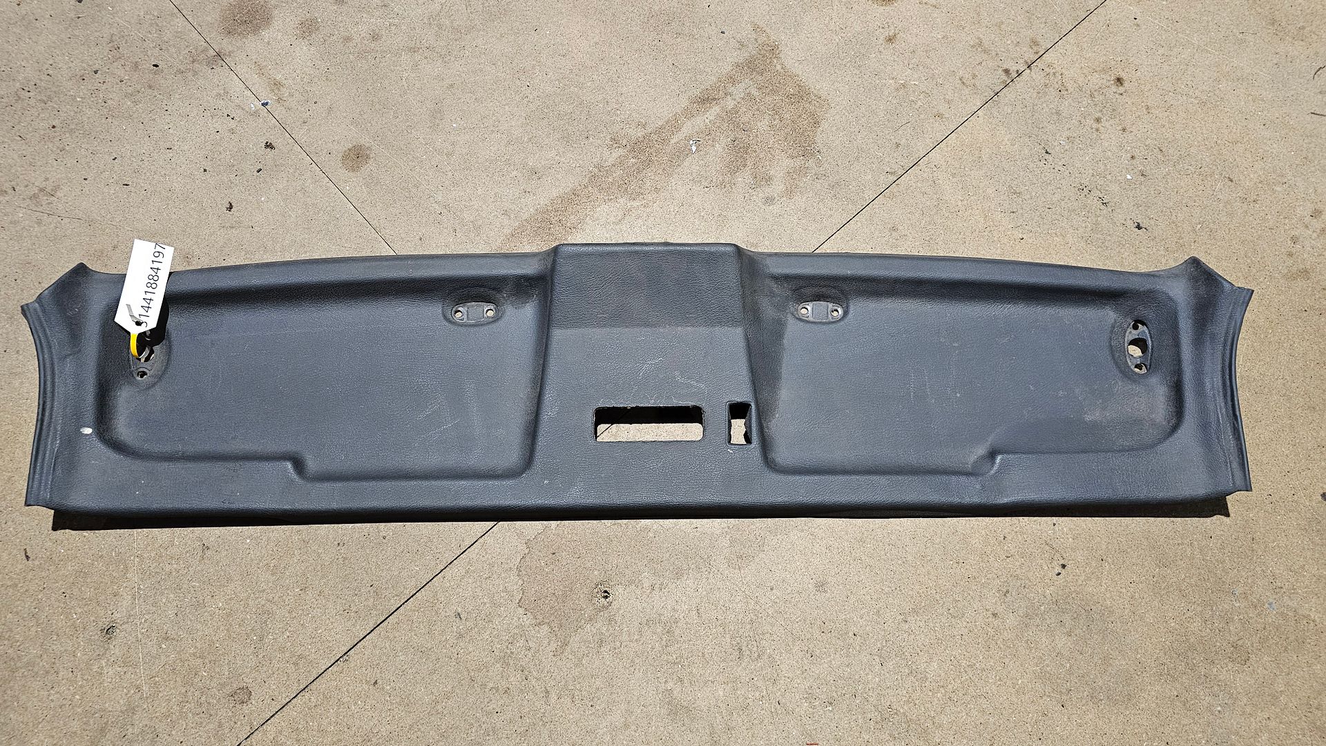 Dak bekleding voor electrische schuifdak uitvoering 2 en 4 drs BMW 3 serie E30 51441884197 1884197 pillar trim usado en Menorca