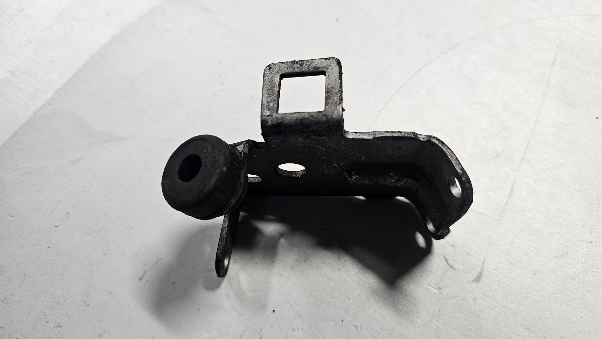Montage beugel gaskabel cruise control BMW 3 / 5 / Z1 serie E30 E34 11611277431 11277431 intake manifold usado en Menorca