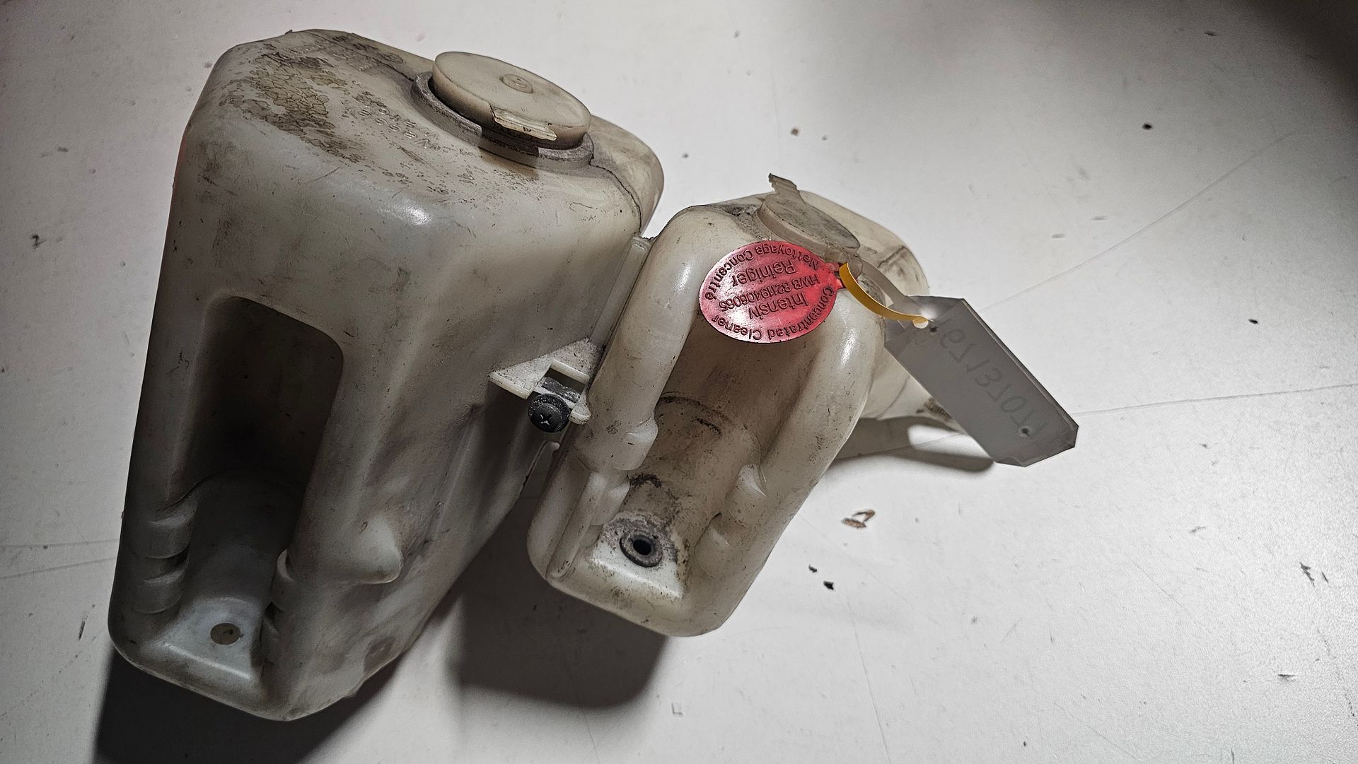 Ruiten sproeier resorvoir met koplamp reiniging BMW 3 serie E30 61671370777 1370777 windshield washer tank sprinkler tank usado en Menorca foto 7