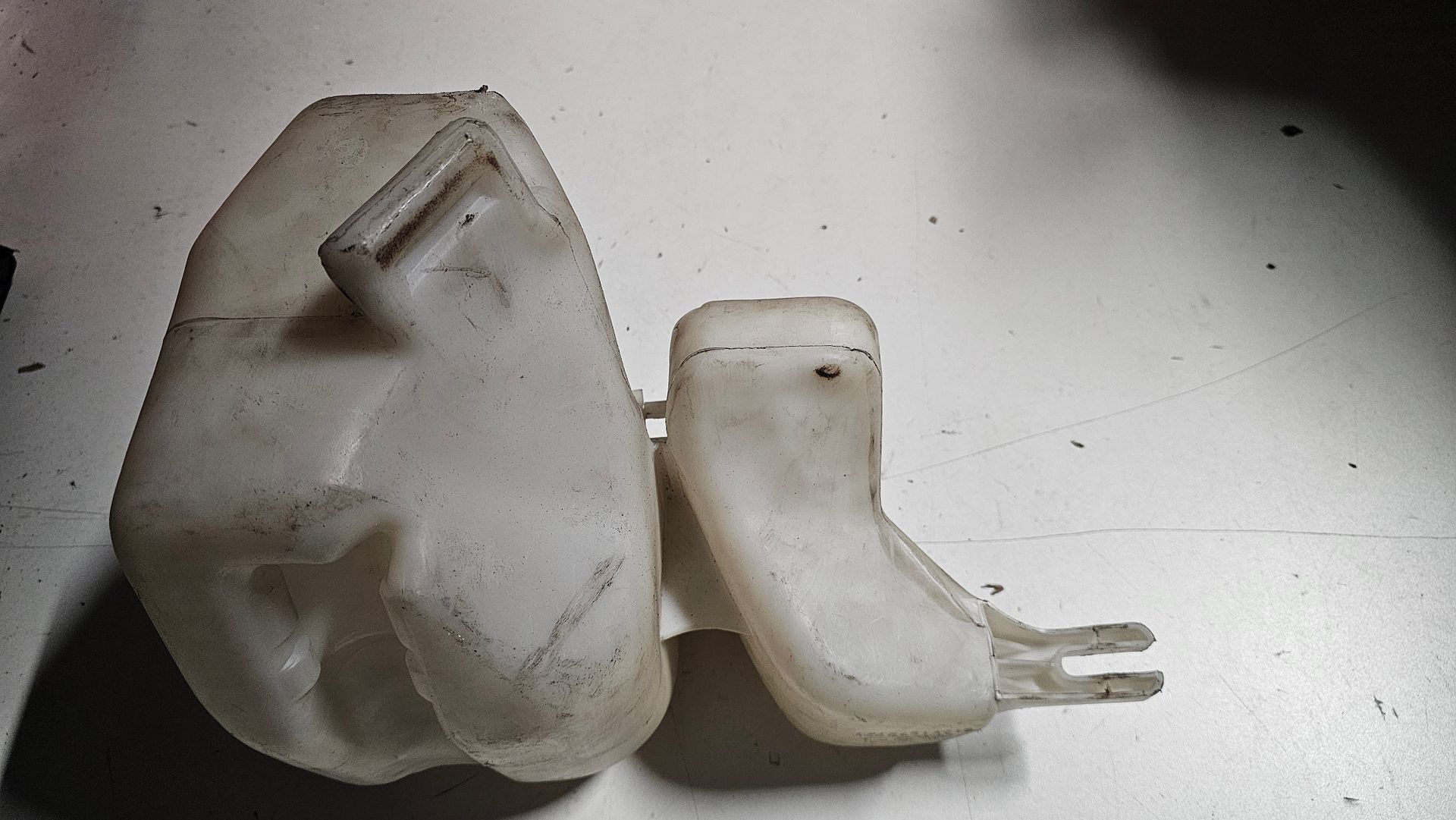 Ruiten sproeier resorvoir met koplamp reiniging BMW 3 serie E30 61671370777 1370777 windshield washer tank sprinkler tank usado en Menorca foto 4