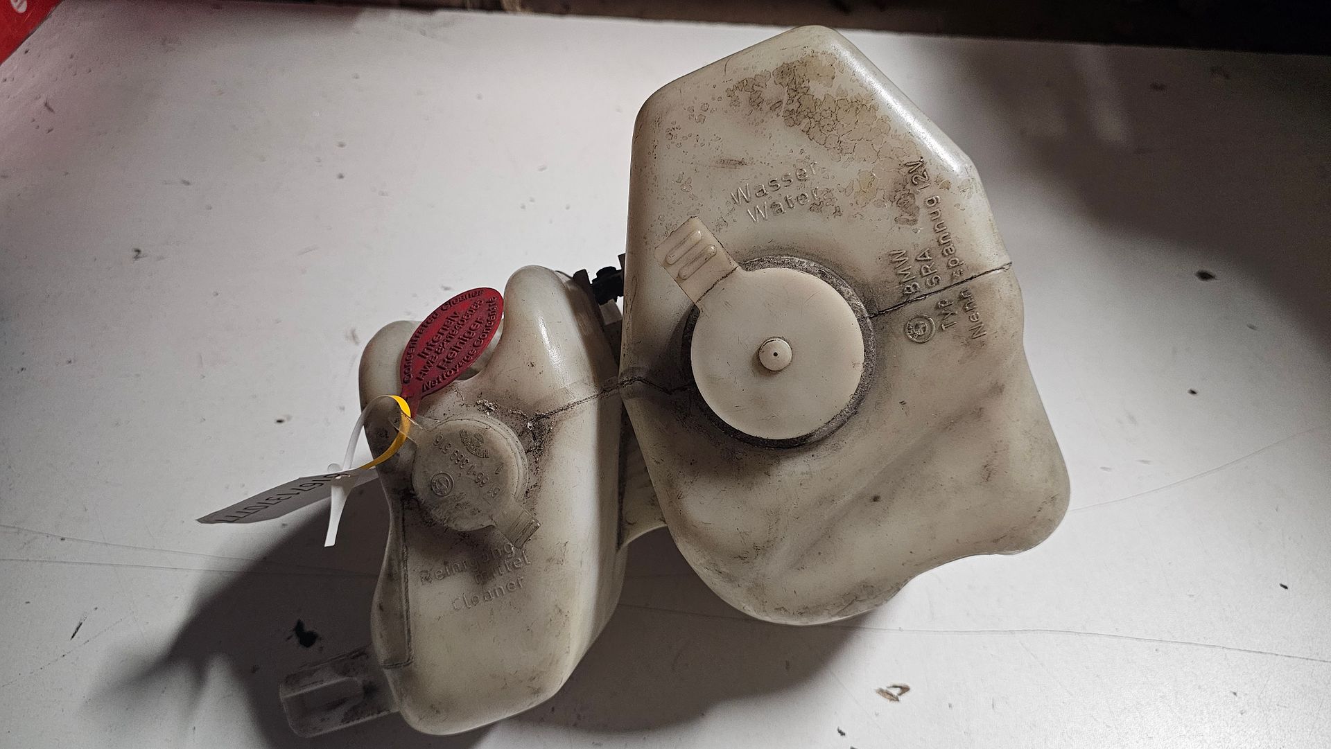Ruiten sproeier resorvoir met koplamp reiniging BMW 3 serie E30 61671370777 1370777 windshield washer tank sprinkler tank usado en Menorca foto 6