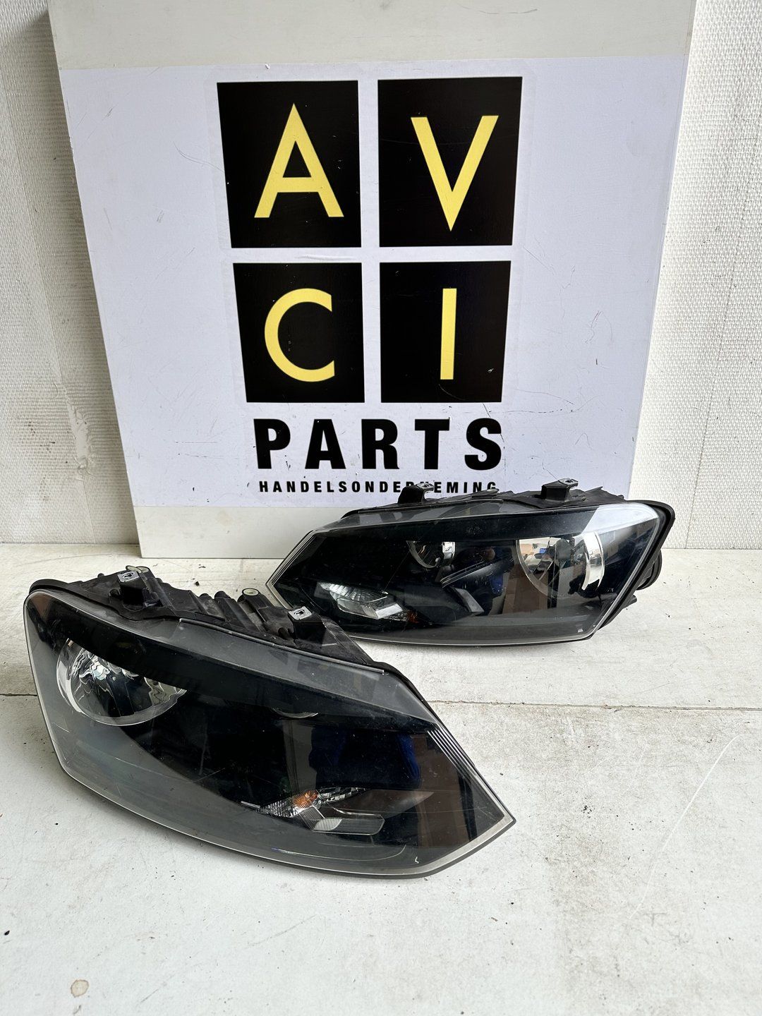 Koplamp SET Vw polo 6R Holgeen H7 6R1941008F 6R1941007G headlight left and right usado en Menorca