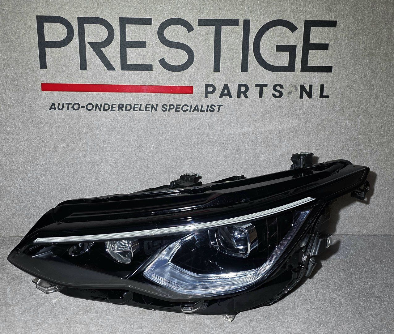 Koplamp VW Golf 8 VIII R IQ.LIGHT Voll LED 5H1941035K Links head lamp single usado en Menorca