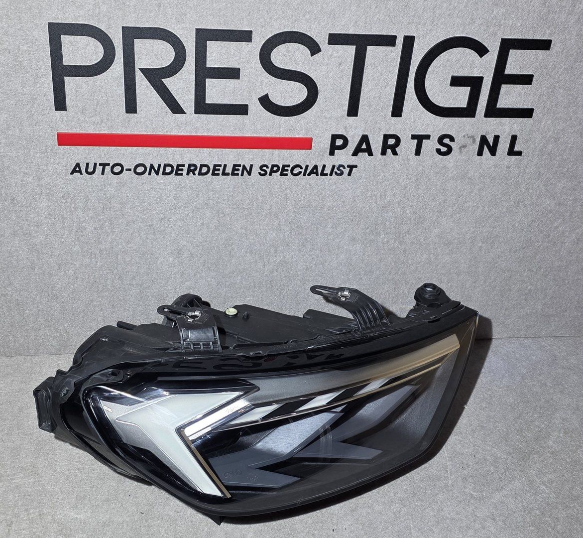 Koplamp Audi A1 82A Voll LED Rechts originalineel 82A941034D head lamp single usado en Menorca