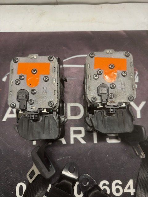 Audi A5 8F 8F7 Cabrio Cabriolet Gordels Voor Links Rechts seatbelt set of 2 usado en Menorca foto 2