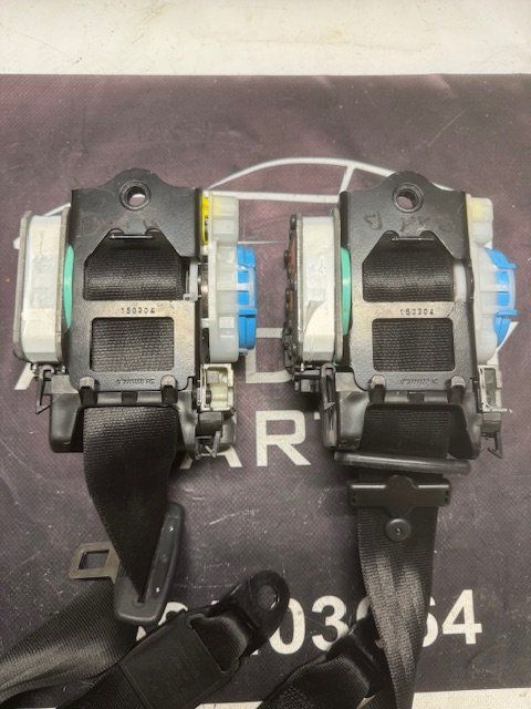 Audi A5 8F 8F7 Cabrio Cabriolet Gordels Voor Links Rechts seatbelt set of 2 usado en Menorca foto 3