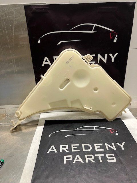 BMW 3 Serie F30 F31 F34 Ruitensproeiertank 724167113 windshield washer tank sprinkler tank usado en Menorca foto 6