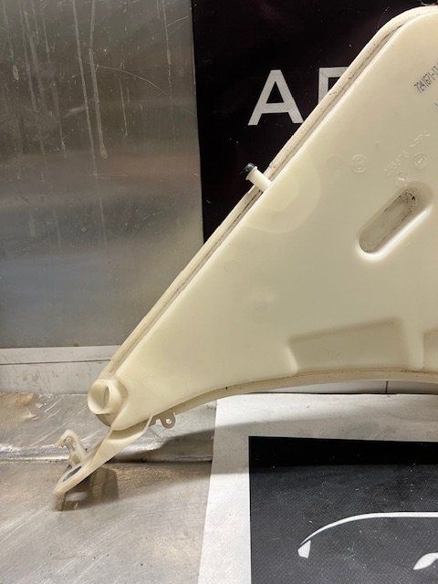BMW 3 Serie F30 F31 F34 Ruitensproeiertank 724167113 windshield washer tank sprinkler tank usado en Menorca foto 7