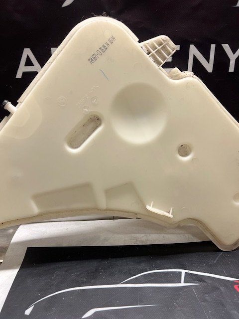 BMW 3 Serie F30 F31 F34 Ruitensproeiertank 724167113 windshield washer tank sprinkler tank usado en Menorca foto 8