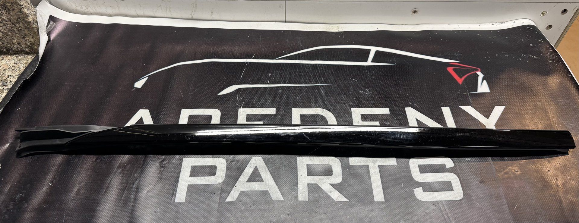 BMW X5 G05 Regengoot Voorruitlijst Rechts 51317463528 front windscreen rubber usado en Menorca