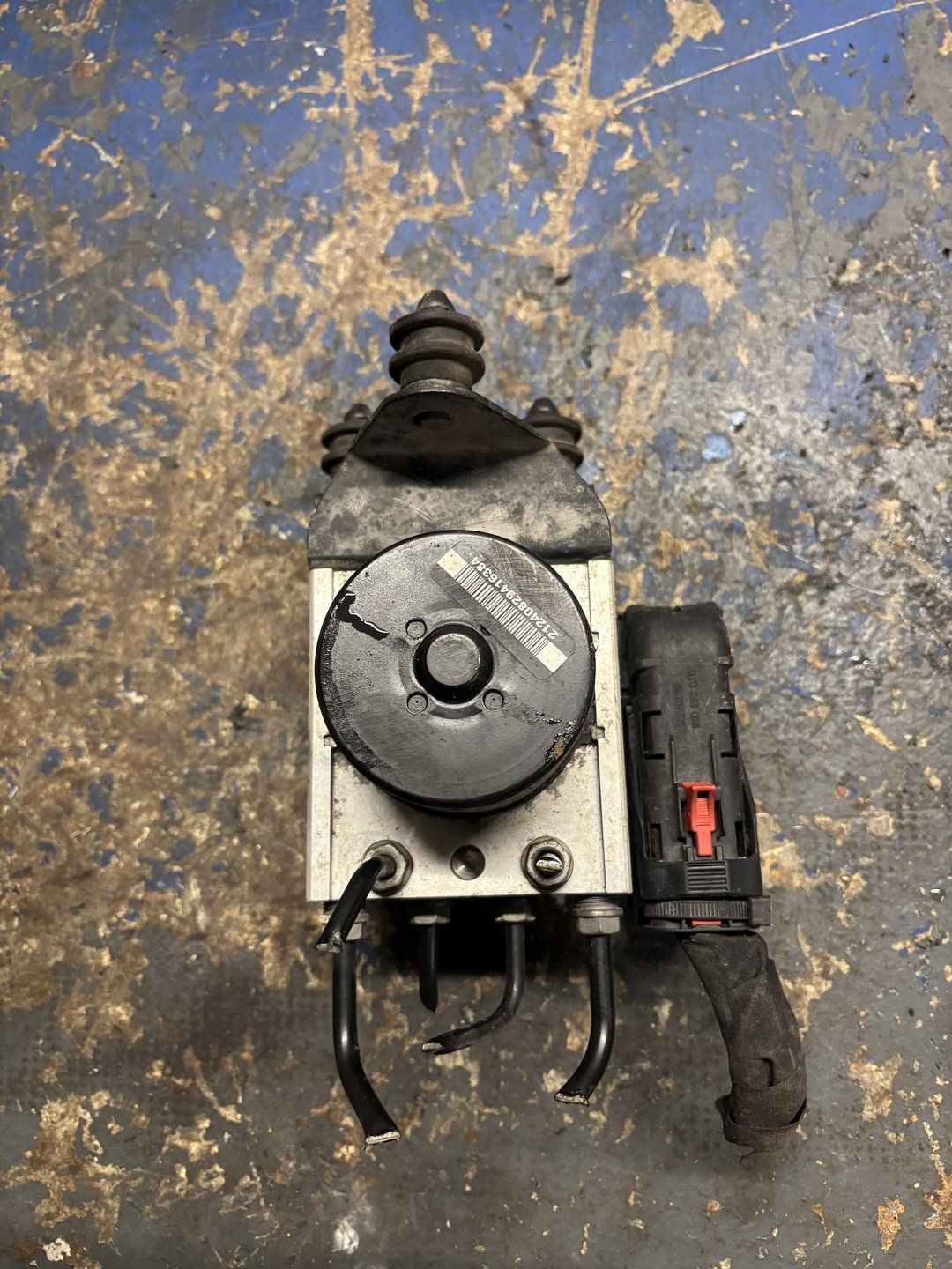 Volkswagen Golf 5 / V ABS Pomp 1K0907379AF abs pump usado en Menorca foto 3