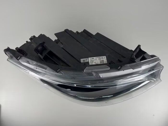 Koplamp rechts van een Mercedes Sprinter tail light single usado en Menorca foto 4